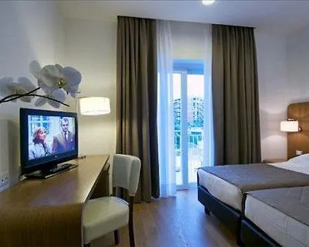 Plaza Hotel 4*
