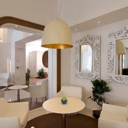 Plaza Hotel 4*
