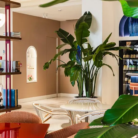 Plaza Hotel 4*