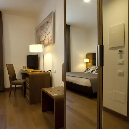 Plaza Hotel 4*