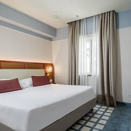 Plaza Отель 4*