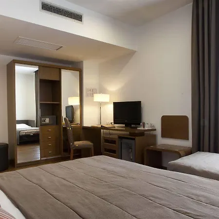 Hotel Plaza 4*